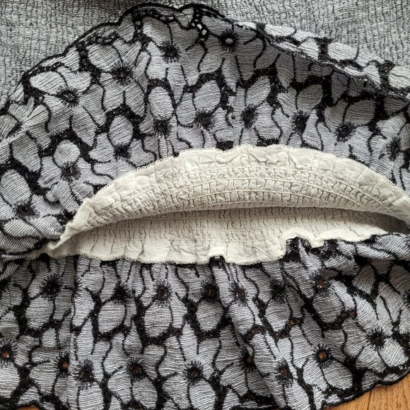 Storia Floral Smocked Off the Shoulder Top Sleeves M - Picture 4 of 10